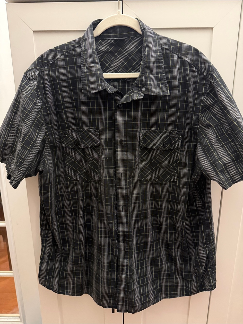 Oakley Men's Black and Gray Plaid Short-Sleeve Button-Down Shirt